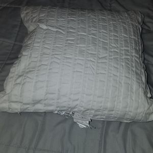 Throw pillow Artelier by Nicole Miller white NWOT